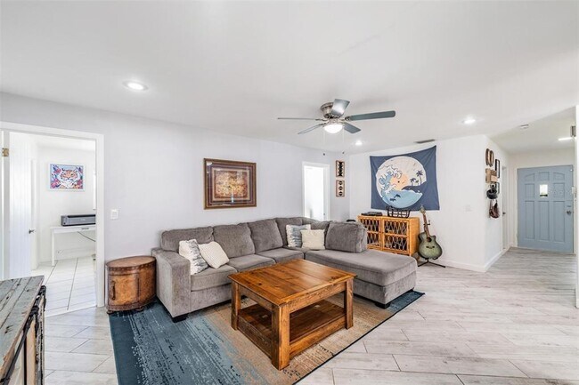 Building Photo - 1001 Grovewood Ct