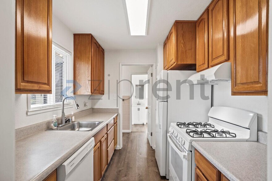 Building Photo - 683 Morva Ct