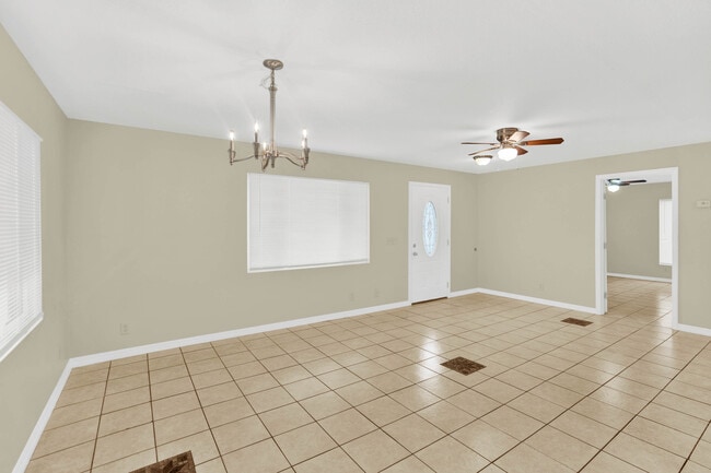 Building Photo - 808 S Charleston Ave