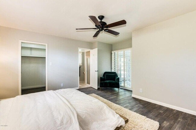 Building Photo - 2218 E Cactus Wren Dr