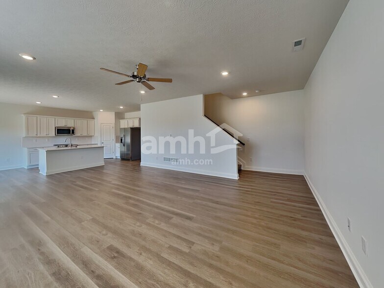 Building Photo - 9181 Henley Ave