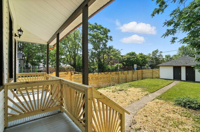 Building Photo - 889 E Livingston Ave