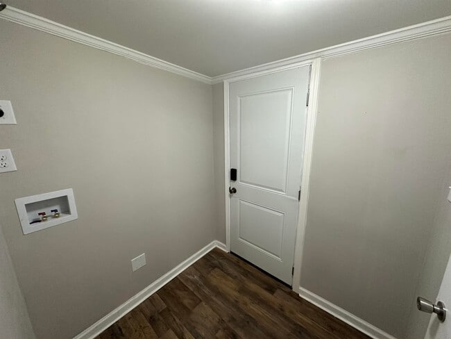 Building Photo - 416 Airline Ext