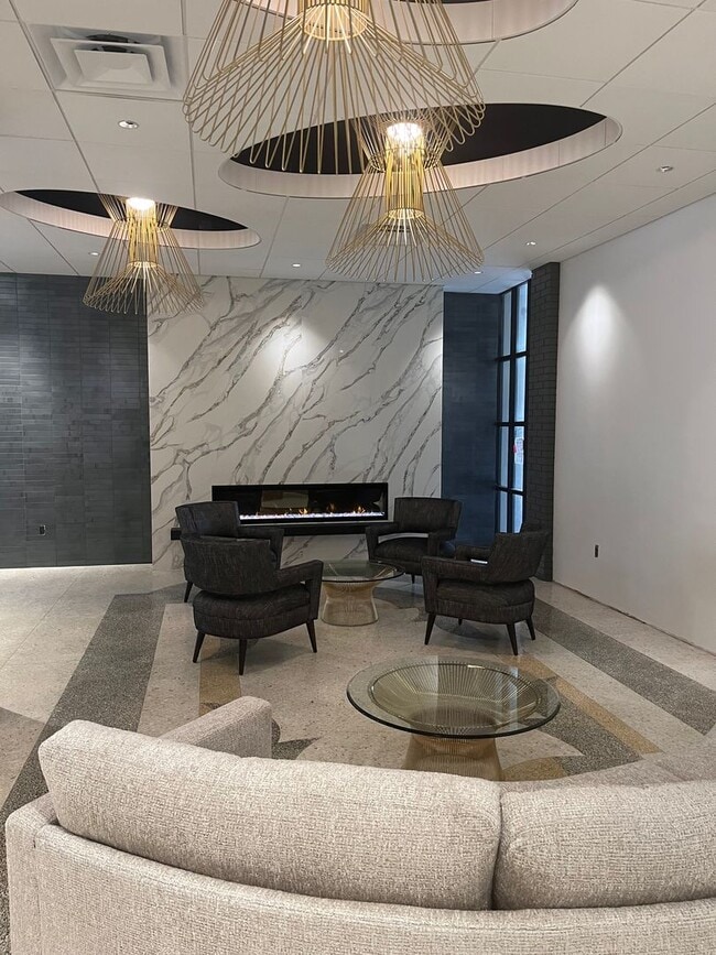 Building Photo - FURNISHED 1 Bed 1 Bath In Amazing Location...