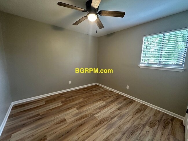 Building Photo - 3 BD, 2 BA, home in Sherwood