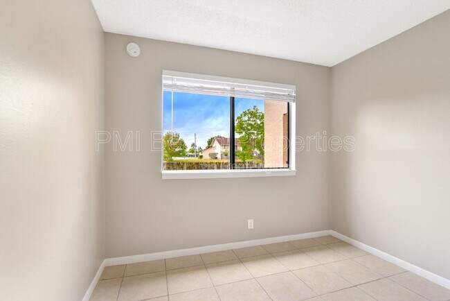 Building Photo - 400 Nottingham Cir