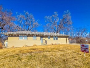 Building Photo - Charming 4-Bedroom Ranch in West Des Moines with a fenced in yard and a finished basement!!