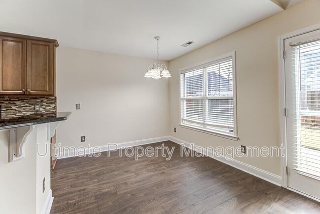 Building Photo - 902 Kiwi Ln