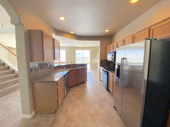 Building Photo - NW Reno 4 Bedroom Home - Mountain Views