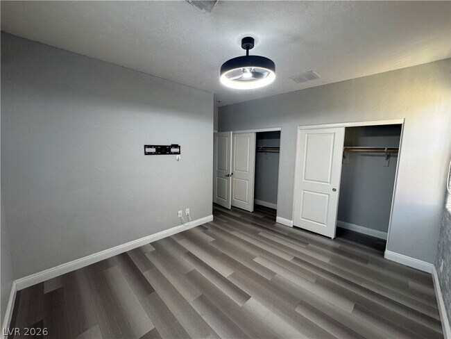 Building Photo - 5027 Breaking Dawn Ct