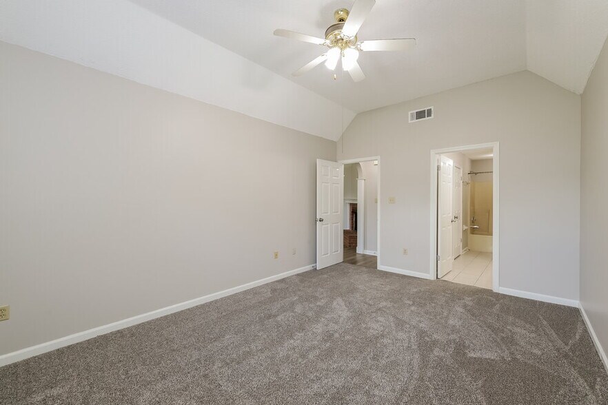 Building Photo - 4557 Cottage Hill Cove