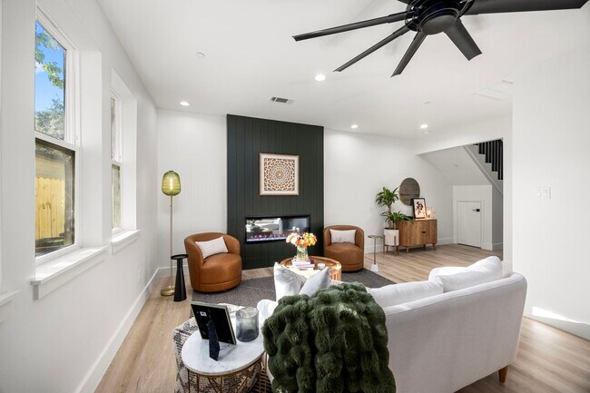 Building Photo - 4611 Dewberry St