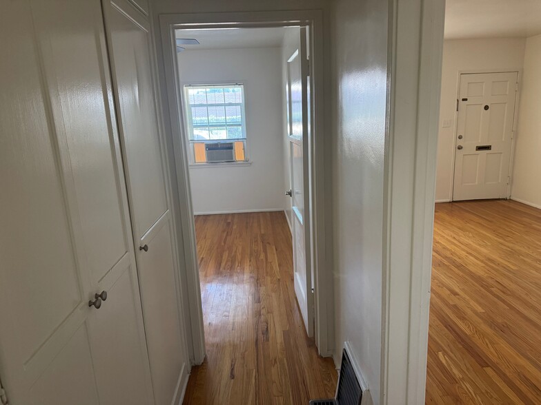 Building Photo - 11637 Magnolia Blvd