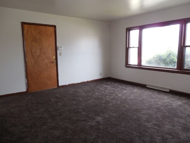 Building Photo - 5066-5068-5068 N 84th St