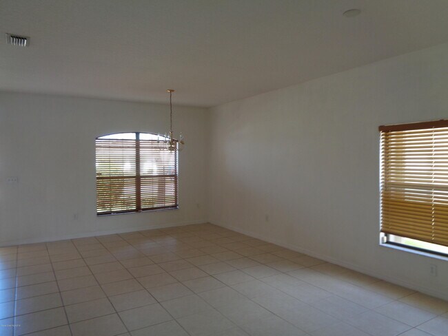 Building Photo - 3337 Hoofprint Dr