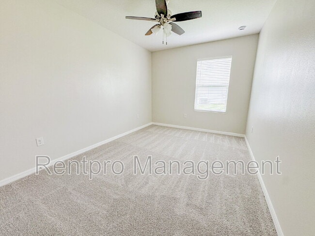 Building Photo - 405 Gris Sky Ln