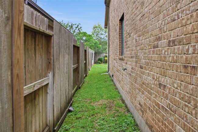 Building Photo - 10115 Cypress Path