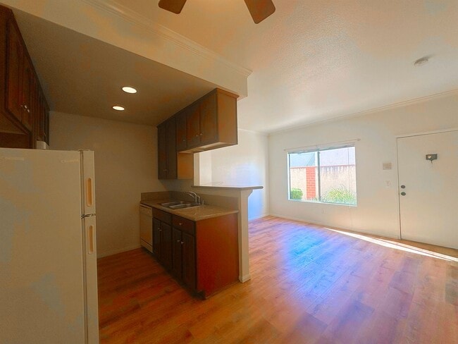 Building Photo - Awesome condo next to North Park Community...