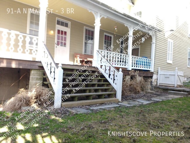 Building Photo - Beautiful, large historic home with origin...