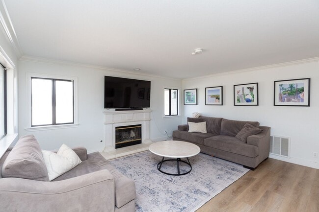 Building Photo - 5 Bed, 4 Bath in the Beautiful Alpine
