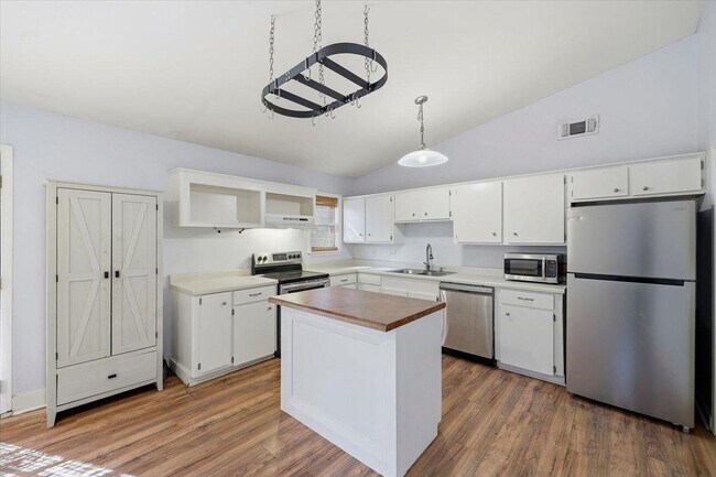 Building Photo - 1206 Arlington St