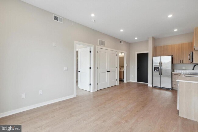 Building Photo - 308 W Chelten Ave