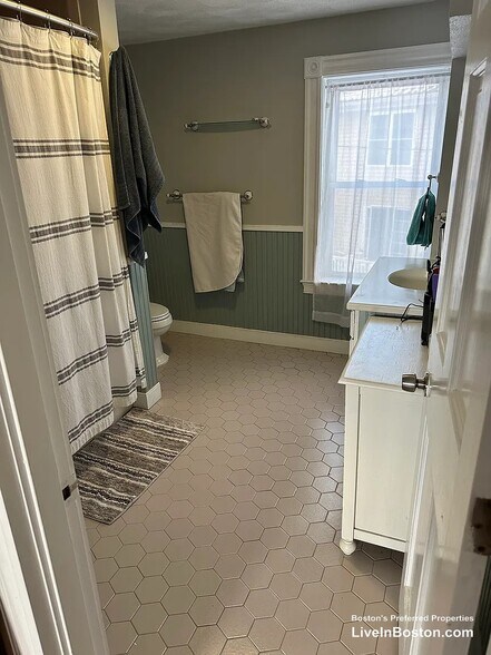 Building Photo - 331 Faneuil St