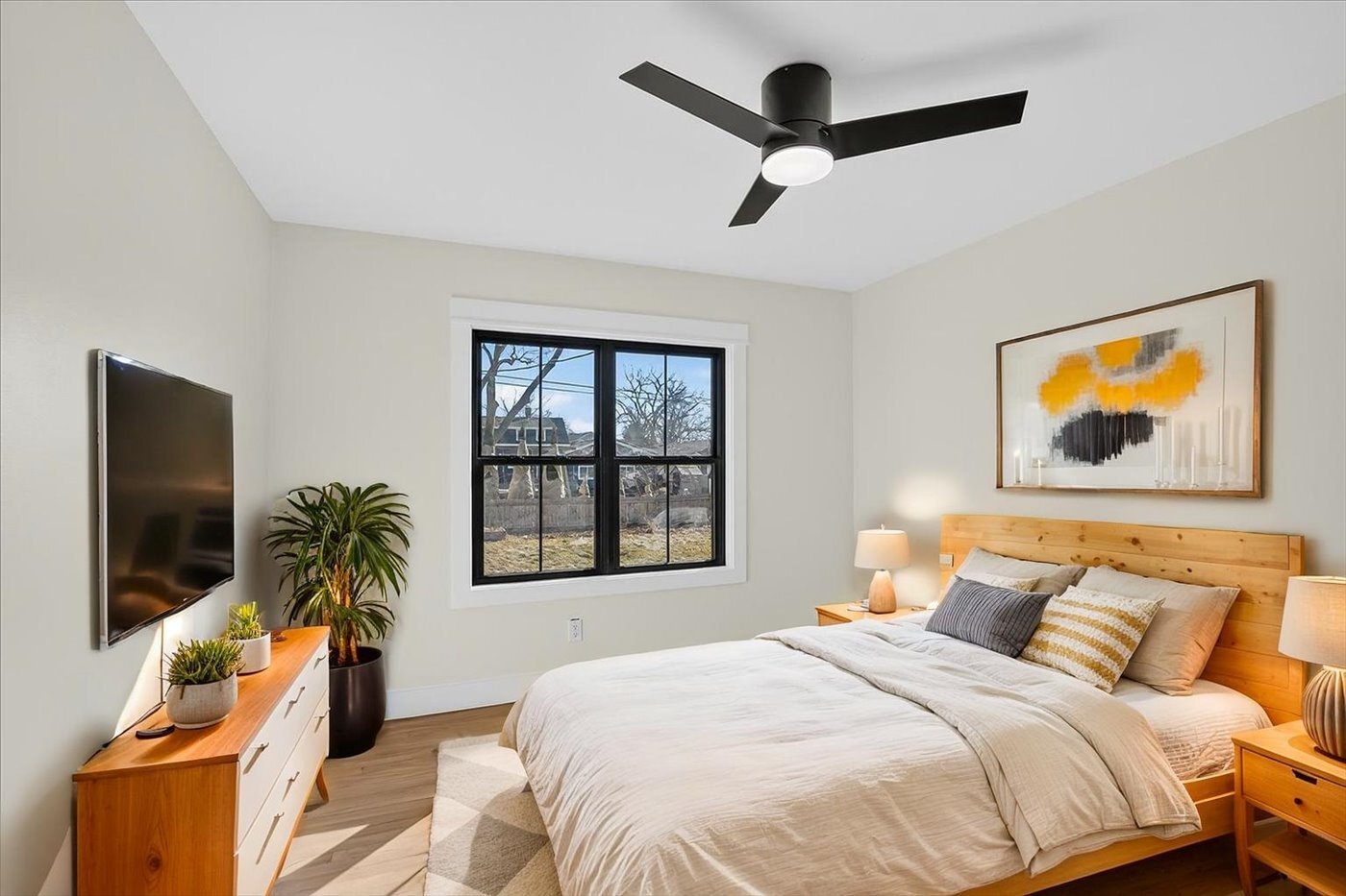 Building Photo - 305 N Shuman St