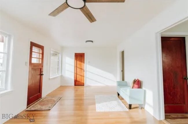 Building Photo - 2025 Grand Ave