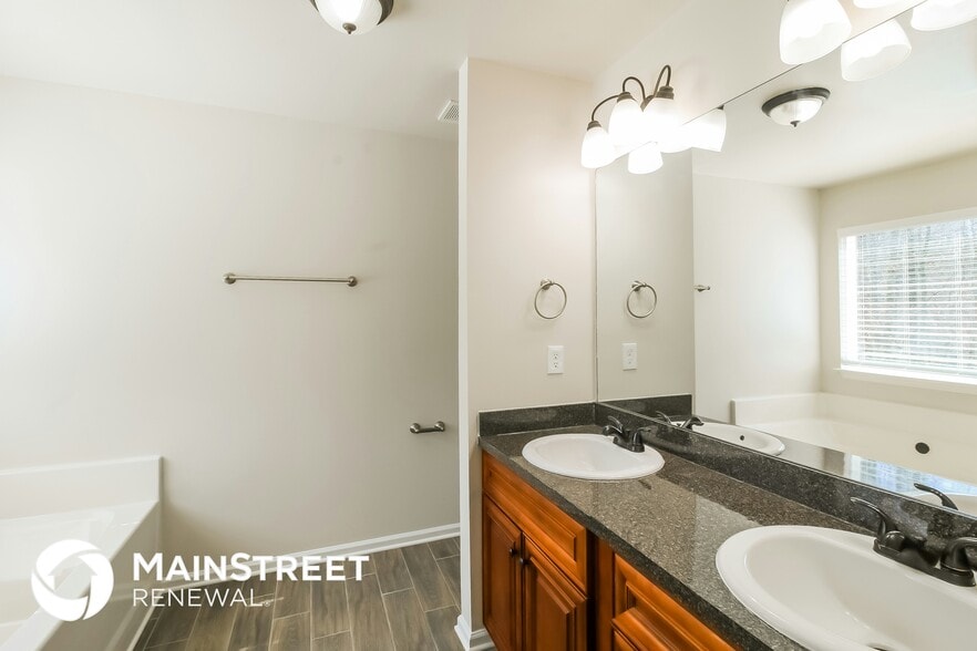 Building Photo - 225 Lamar Lane