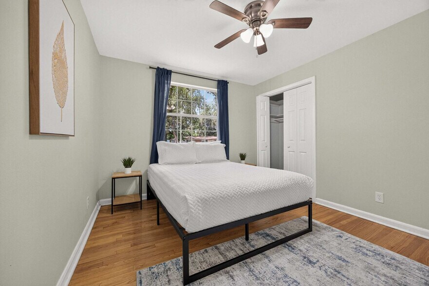 Building Photo - 8633 Emerald Isle Cir S