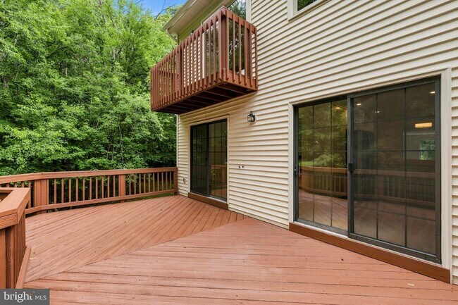 Building Photo - 7937 Valleyfield Dr