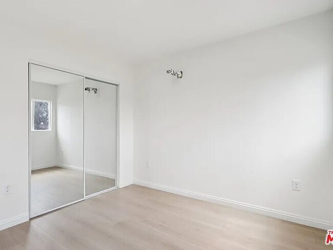 Building Photo - 1677 E 111th St