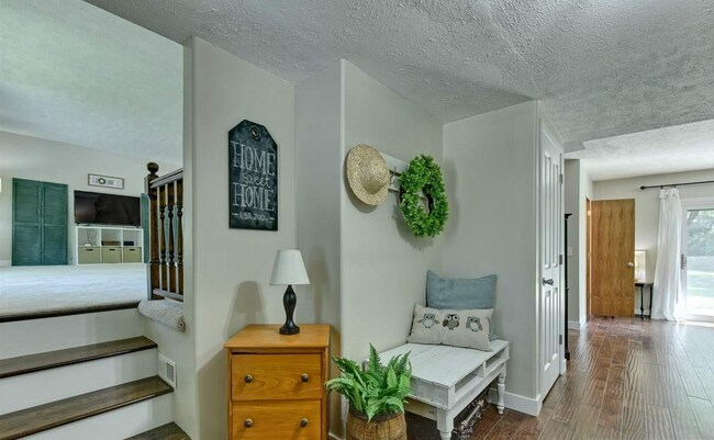 Building Photo - 4 Bedroom in Eldorado!!