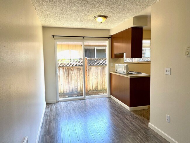 Building Photo - 924000