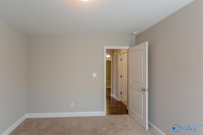 Building Photo - 6812 Wintercrest Way SE