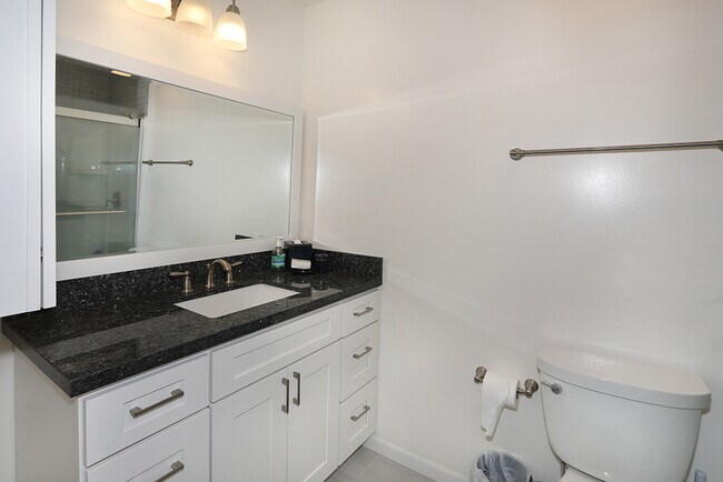 Building Photo - 7912 Rainbow Cir