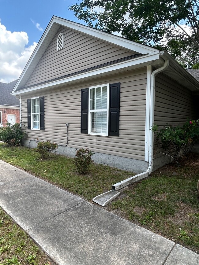 Building Photo - 123 Citadel Dr