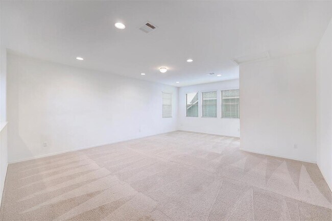 Building Photo - 307 Simmental Loop