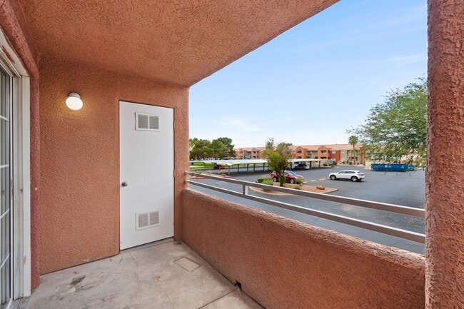Building Photo - 2 Bedroom, 2 Bath Condo Near Nellis Air Fo...