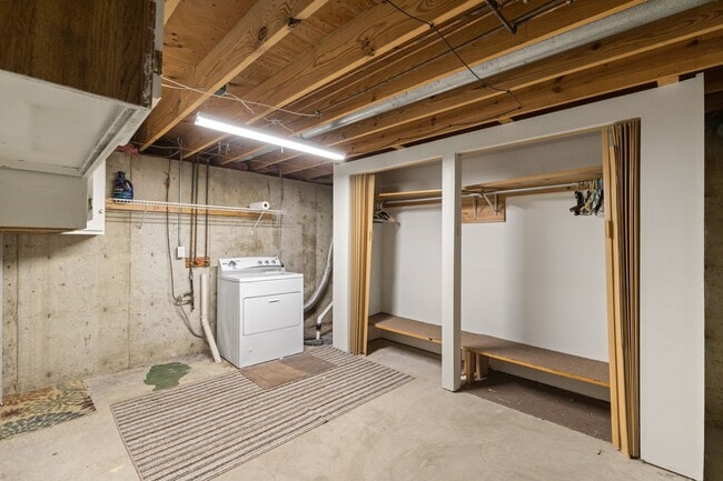 Building Photo - 1620 Dahlia Ct