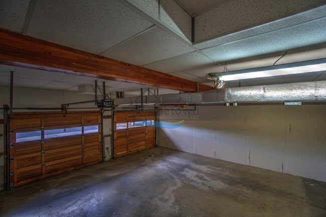 Building Photo - Move-in Special: $500 Off First Month’s Re...