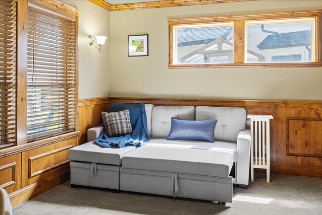 Building Photo - 2279 S Bear Claw Way