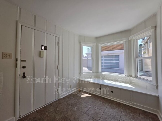 Building Photo - 57 7th Ct