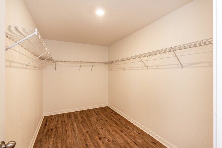 Building Photo - 1745 Broad Winged Hawk Dr