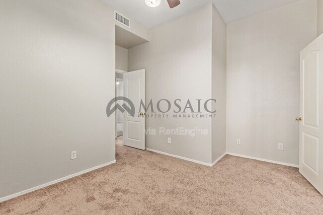 Building Photo - 1112 N Wade Dr