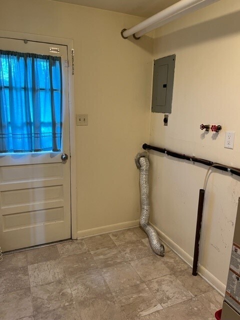 Washer/Dryer Hook Up - 1330 Delaware Ln