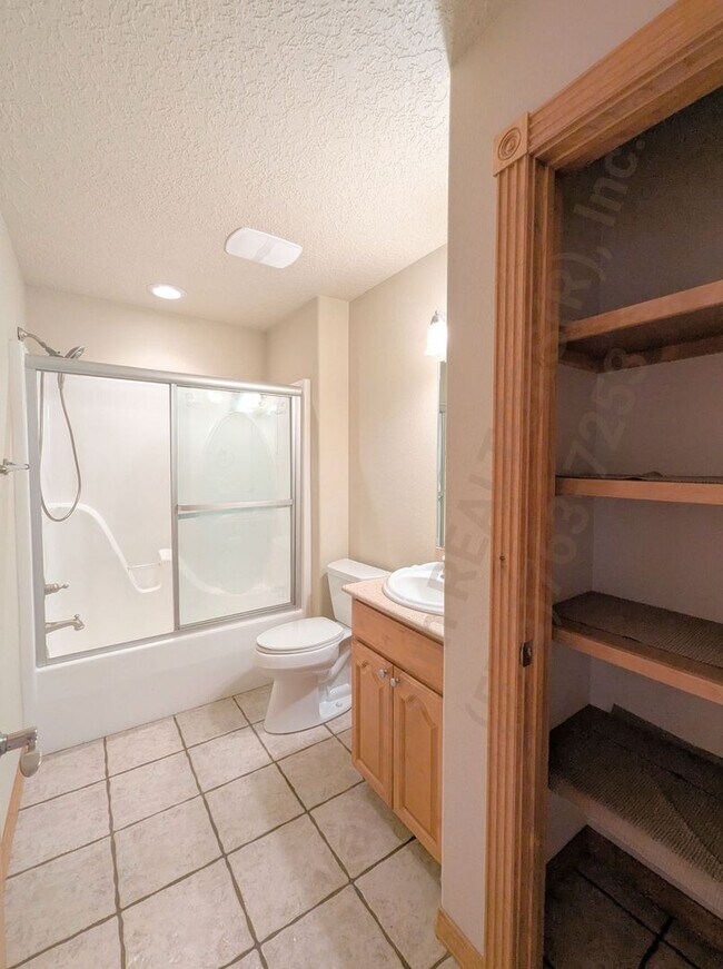 Building Photo - Luxurious Relaxation in Raintree