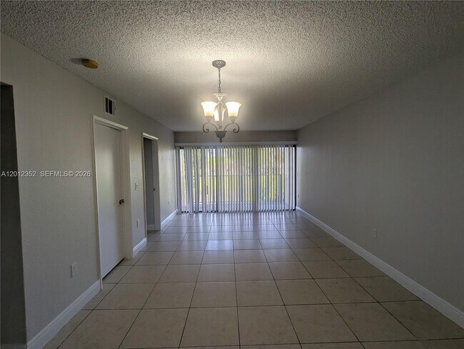 Building Photo - 1564 Lake Crystal Dr
