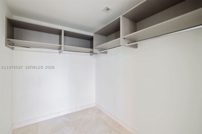 Building Photo - 1500 Bay Dr E